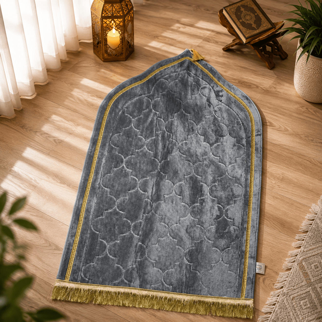 سجادة صلاة مريحة ذهبية – مخمل مبطّن — 3